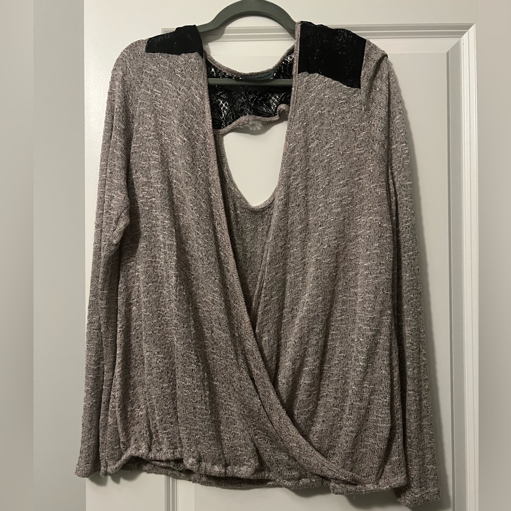 Beuatiful wrap front top with lace detail and cutout size XXL Maurice’s